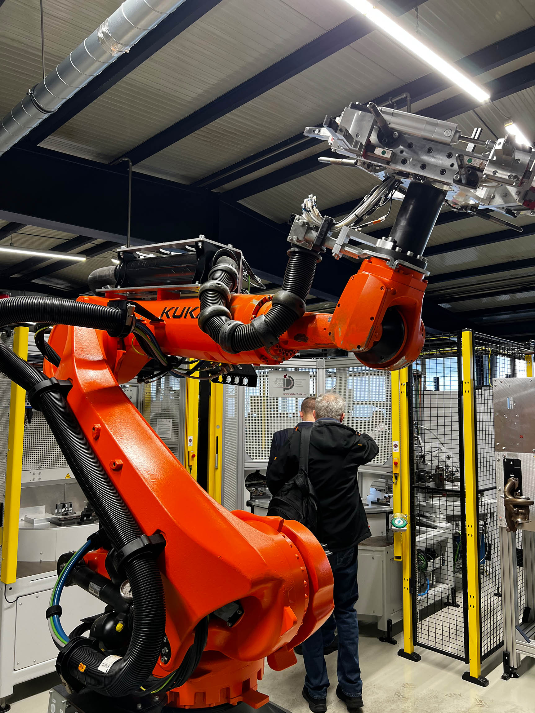 Robot KUKA KR 120 R2700-2/FLR, model HR1843, używany