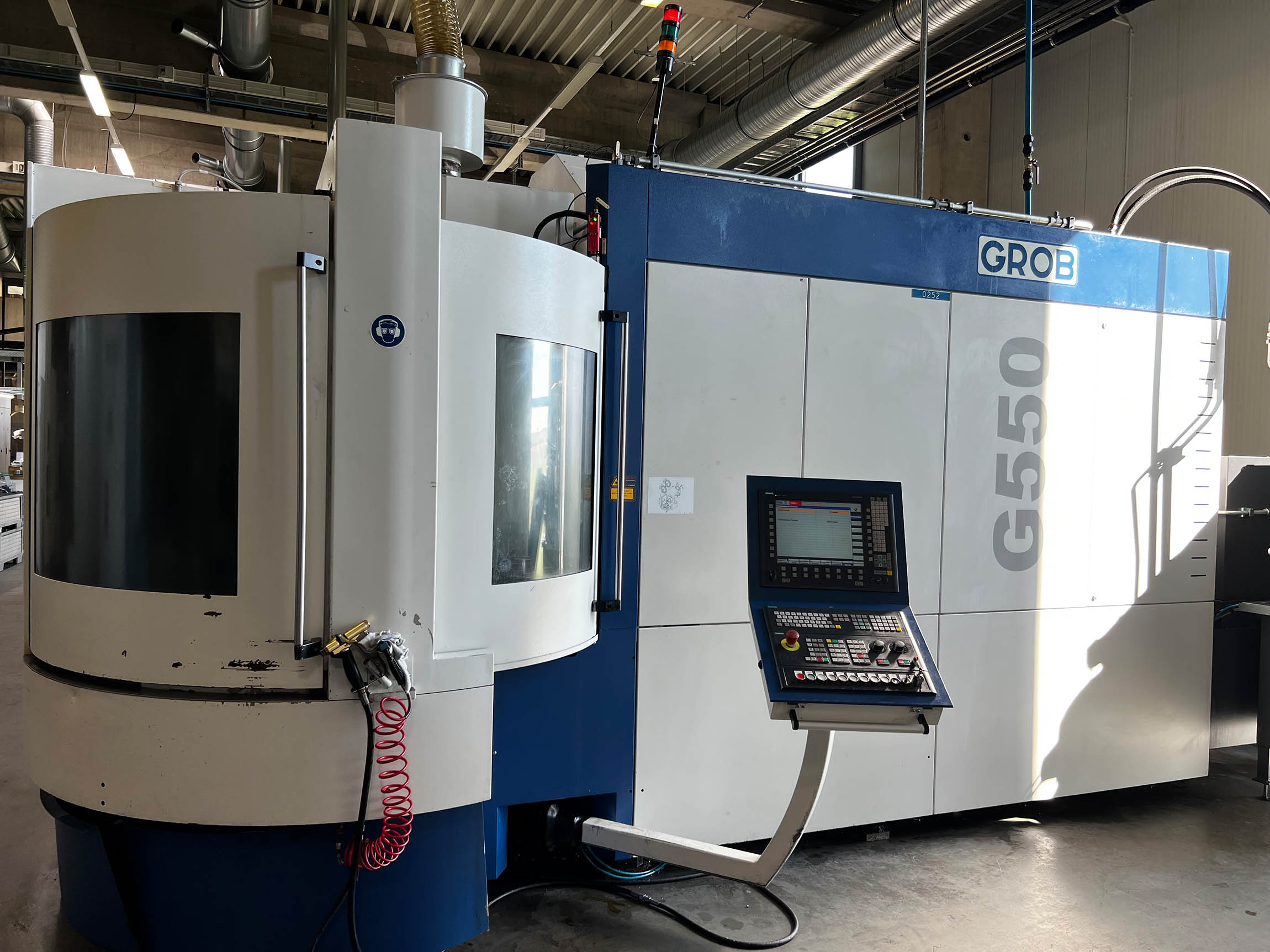Grob G550 AB 14 K – 5-osiowe uniwersalne centrum obróbcze BA2357, używane