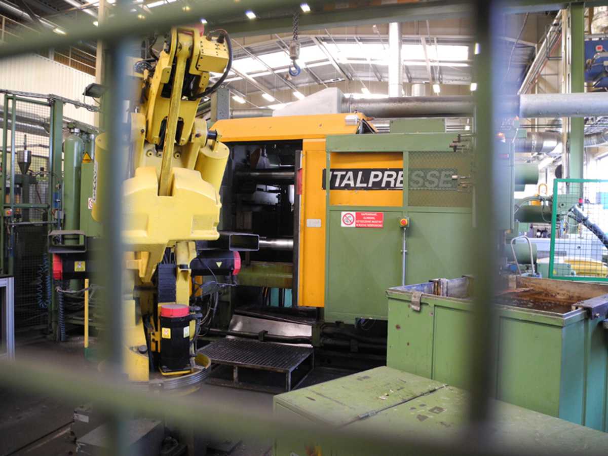 FANUC S-420 i F robot odlewniczy, używany HR1815